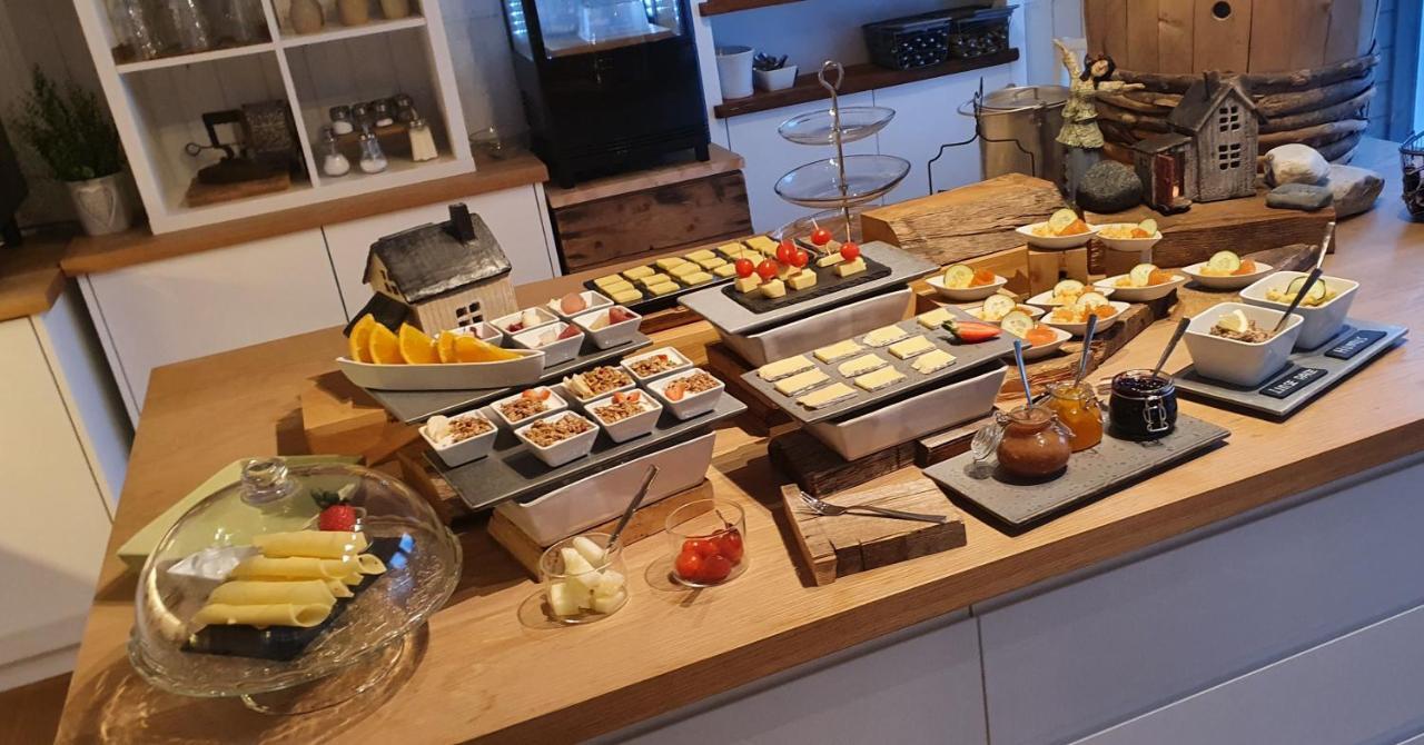 Yggdrasil Farmhotel Retreat, Spa & Yoga Straumsbukta ภายนอก รูปภาพ