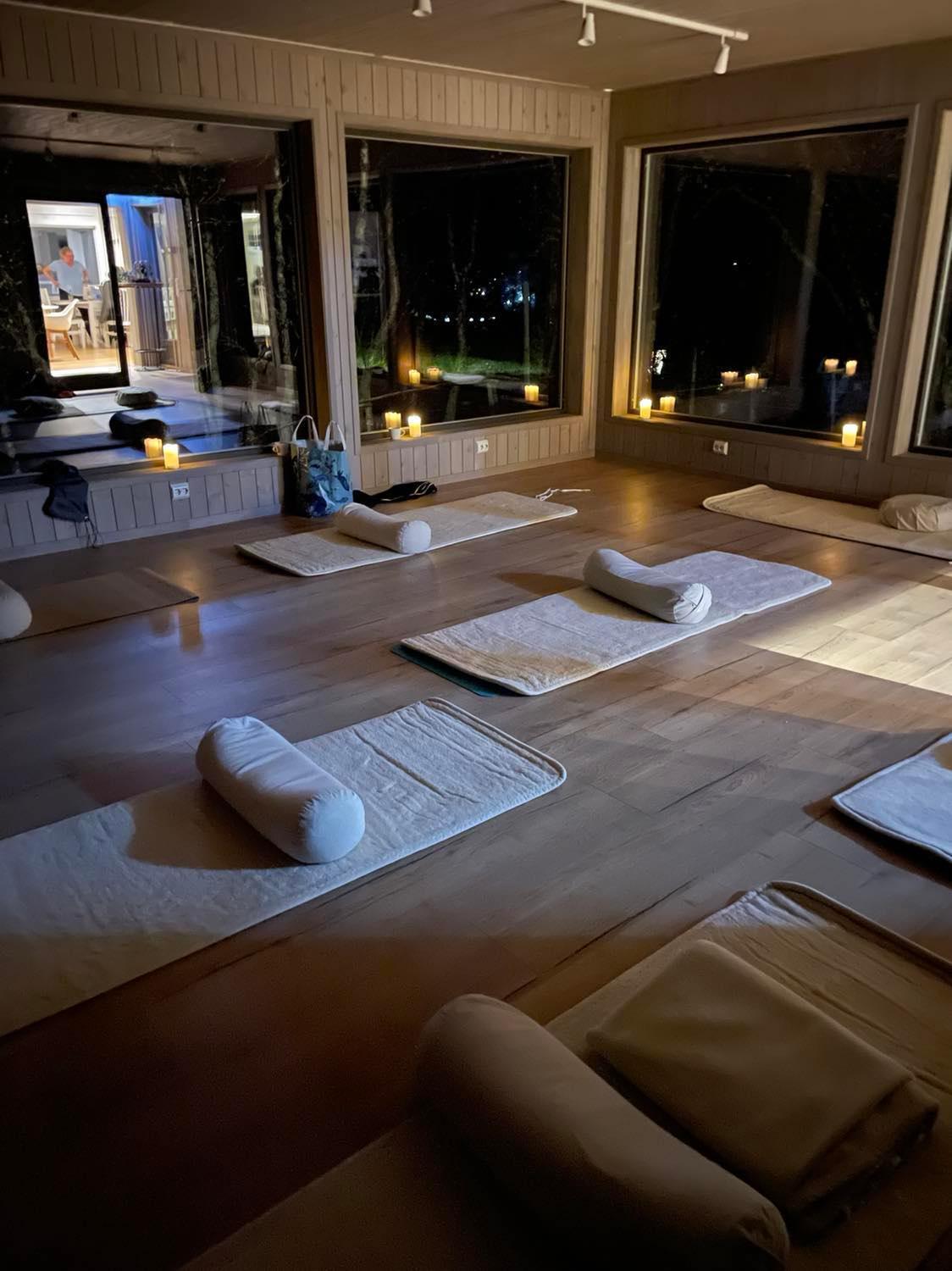 Yggdrasil Farmhotel Retreat, Spa & Yoga Straumsbukta ภายนอก รูปภาพ