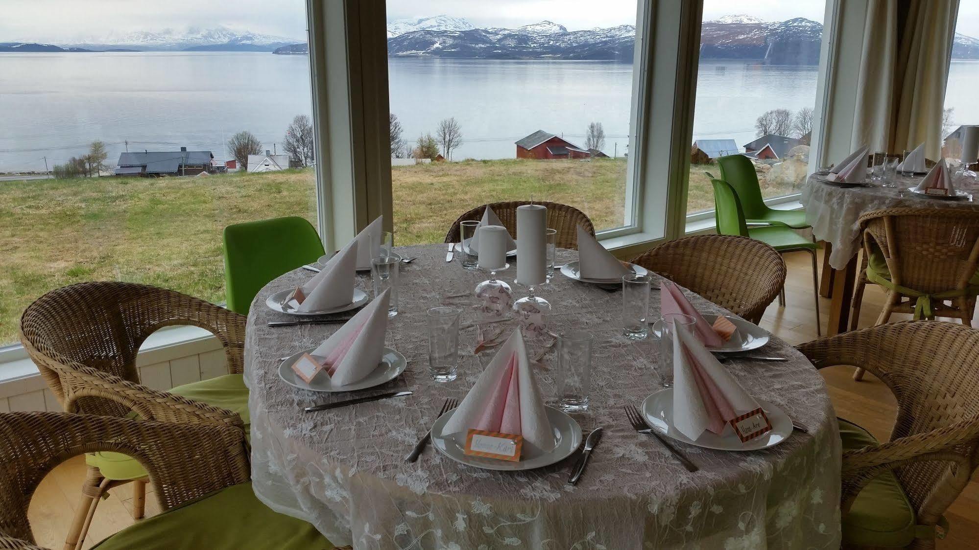 Yggdrasil Farmhotel Retreat, Spa & Yoga Straumsbukta ภายนอก รูปภาพ